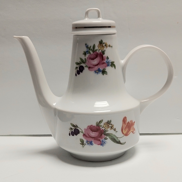 German Democratic Republic  Dematasse 7" Coffee Pot 1777 Henneberg Porzellan Lid - Picture 1 of 16
